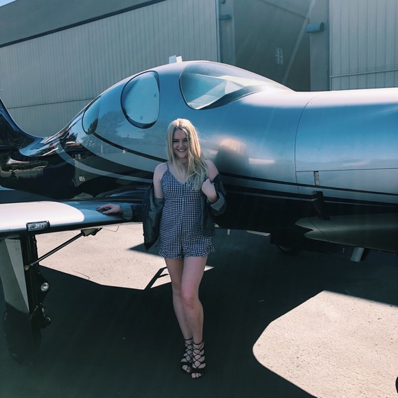 Meet your Posher, Olivia - Picture 1 of 5